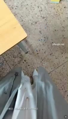非常风骚的眼镜御姐老师小穴塞跳蛋给学生上课,受不了躲进厕所发骚 截图5