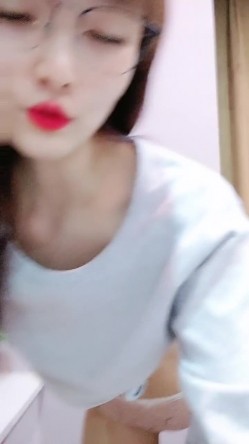 宝贝快来，露脸美女约啪附近大哥激情啪啪刺激狼友，舔弄大鸡巴深喉，激情上位后入抽插，浪叫呻吟不止好刺激 截图6