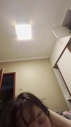 高冷女神被同班小伙多次套路MJ丝袜 道具 制服各种玩弄 截图3