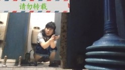 男扮女装淡定坑神国产无门女公厕当面对着拍有年轻漂亮美女有良家少妇有熟女多个年龄段 截图8