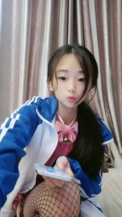 贵州遵义18岁学生妹 小浪猫 ，娇小玲珑，小脸蛋，拥有不可小觑的大奶，揉奶发骚淫叫，吃肉棒诱惑！ 截图10