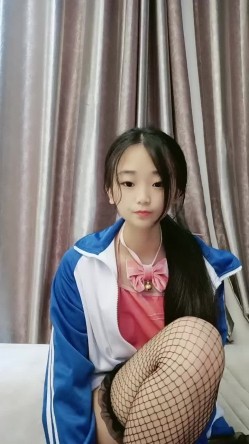 贵州遵义18岁学生妹 小浪猫 ，娇小玲珑，小脸蛋，拥有不可小觑的大奶，揉奶发骚淫叫，吃肉棒诱惑！ 截图12