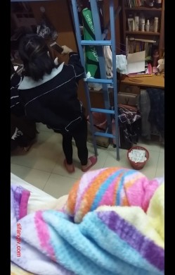 妹子出卖偷拍室友在宿舍换衣服裸睡 有时候还明目张胆的拍 截图4