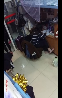 妹子出卖偷拍室友在宿舍换衣服裸睡 有时候还明目张胆的拍 截图9