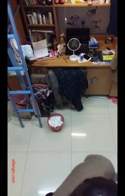 妹子出卖偷拍室友在宿舍换衣服裸睡 有时候还明目张胆的拍 截图10