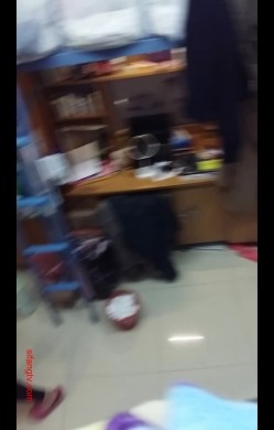 妹子出卖偷拍室友在宿舍换衣服裸睡 有时候还明目张胆的拍 截图15