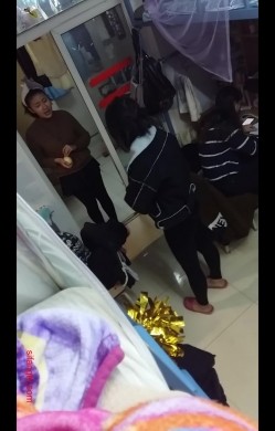 妹子出卖偷拍室友在宿舍换衣服裸睡 有时候还明目张胆的拍 截图16