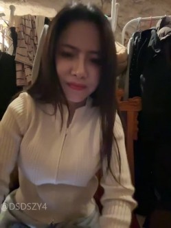 ️逆天户外主播【qingqing-ss】高颜值长腿丝袜、公园、商场餐厅大胆当着路人面裸露自慰 截图2