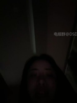 ️逆天户外主播【qingqing-ss】高颜值长腿丝袜、公园、商场餐厅大胆当着路人面裸露自慰 截图3