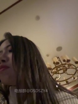 ️逆天户外主播【qingqing-ss】高颜值长腿丝袜、公园、商场餐厅大胆当着路人面裸露自慰 截图7