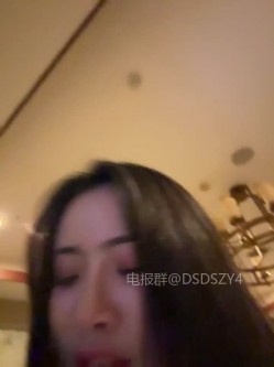 ️逆天户外主播【qingqing-ss】高颜值长腿丝袜、公园、商场餐厅大胆当着路人面裸露自慰 截图9