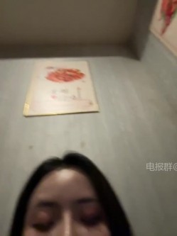 ️逆天户外主播【qingqing-ss】高颜值长腿丝袜、公园、商场餐厅大胆当着路人面裸露自慰 截图14