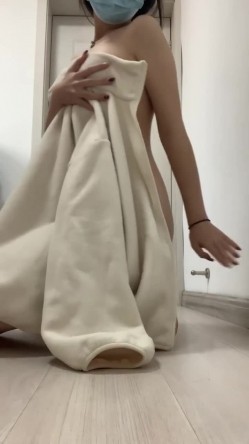 露出界天花板满级狂人！身材苗条性感网红【兔兔】私拍，学校公园商场各种场所人前露出翻屁眼露逼紫薇喷水 截图14