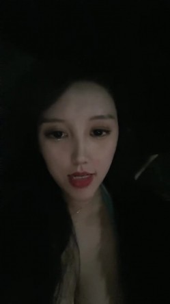 震撼【178小宝贝】一行人到KTV，绿帽男友 在旁辅助，厕所内让富豪狂操女友 富豪的世界 简单又 截图9