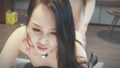 顶级富二代「为主而生」调教极品露脸美熟女肉欲K9专属母狗日常，送给别人当玩具，3p露脸吞精口爆 截图5