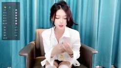 天生媚骨的超级无敌纯欲女神-不纯学妹【灵灵】转战平台继续播，很漂亮又很媚骨 骨感又前凸后翘，跳蛋自慰 欲罢不能的表情 截图4