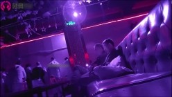 新流出【砂舞厅】 ️西安简爱舞厅内的淫乱的抓奶 抠逼 吃鸡 截图1