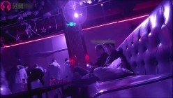 新流出【砂舞厅】 ️西安简爱舞厅内的淫乱的抓奶 抠逼 吃鸡 截图2