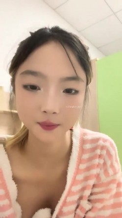 灌醉18岁的学生妹，【小乖7】，几瓶啤酒就喝醉了，被操了，娇喘喊着~快~快~快，清新小妹子被疯狂蹂躏，推荐 截图1