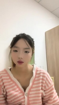 灌醉18岁的学生妹，【小乖7】，几瓶啤酒就喝醉了，被操了，娇喘喊着~快~快~快，清新小妹子被疯狂蹂躏，推荐 截图6