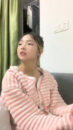 灌醉18岁的学生妹，【小乖7】，几瓶啤酒就喝醉了，被操了，娇喘喊着~快~快~快，清新小妹子被疯狂蹂躏，推荐 截图9