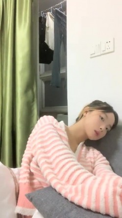 灌醉18岁的学生妹，【小乖7】，几瓶啤酒就喝醉了，被操了，娇喘喊着~快~快~快，清新小妹子被疯狂蹂躏，推荐 截图10