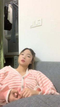 灌醉18岁的学生妹，【小乖7】，几瓶啤酒就喝醉了，被操了，娇喘喊着~快~快~快，清新小妹子被疯狂蹂躏，推荐 截图13