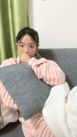 灌醉18岁的学生妹，【小乖7】，几瓶啤酒就喝醉了，被操了，娇喘喊着~快~快~快，清新小妹子被疯狂蹂躏，推荐 截图15