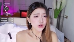 ️性感小野猫【Kiki-2025】极品女神~连体丝袜~吊带丝袜~阿黑颜~开裆牛仔裤~黑丝足交 截图16