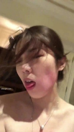 露脸才是王道！颜值天花板极品身材某航空姐工作期间是女神下班就成为金主母狗各种淫乱自拍很反差 截图10