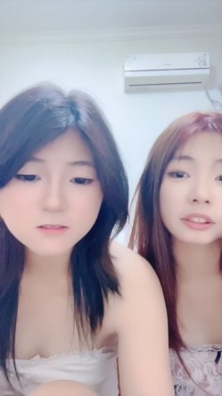校花【月禅】罕见3B叠罗汉 全是青春靓妹 多人淫乱现场不堪入目 吃鸡吞精 超顶 截图3