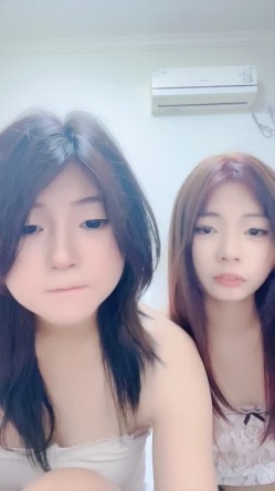 校花【月禅】罕见3B叠罗汉 全是青春靓妹 多人淫乱现场不堪入目 吃鸡吞精 超顶 截图6