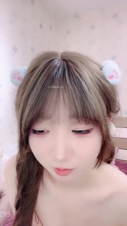 今年最美校花【邪恶双马尾】道具自慰 罕见收费房~尺度全开~全裸 截图3