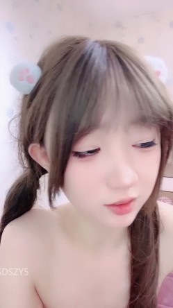 今年最美校花【邪恶双马尾】道具自慰 罕见收费房~尺度全开~全裸 截图6