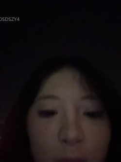 ️精神小妹【chunxiaoquqn】新晋精神小妹团播、几个年轻闺蜜一起下海赚钱 截图13