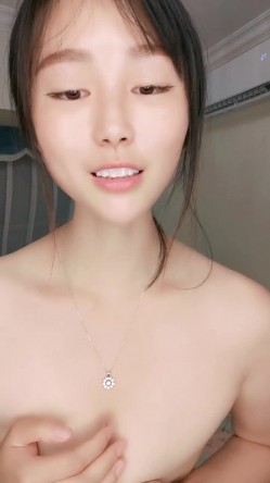说话嗲嗲的妹子，相貌姣好露脸巨乳妹子全裸自慰特写极品粉穴洞洞很特别里面肉芽很多 截图10