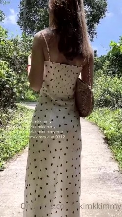 23岁日马混血美少女「Kimmy」OF露脸大尺度性爱私拍 小小年纪户外露出后庭开发潮喷吞精群P真会玩 截图1
