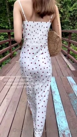 23岁日马混血美少女「Kimmy」OF露脸大尺度性爱私拍 小小年纪户外露出后庭开发潮喷吞精群P真会玩 截图6