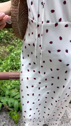 23岁日马混血美少女「Kimmy」OF露脸大尺度性爱私拍 小小年纪户外露出后庭开发潮喷吞精群P真会玩 截图9