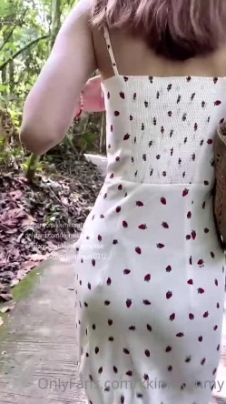 23岁日马混血美少女「Kimmy」OF露脸大尺度性爱私拍 小小年纪户外露出后庭开发潮喷吞精群P真会玩 截图15