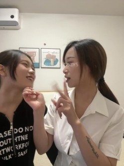 ️清纯主播【202509yoyo】表姐带着表妹下海直播、在线教口活、练习做爱姿势 截图7