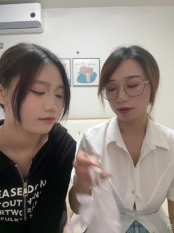 ️清纯主播【202509yoyo】表姐带着表妹下海直播、在线教口活、练习做爱姿势 截图12