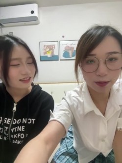 ️清纯主播【202509yoyo】表姐带着表妹下海直播、在线教口活、练习做爱姿势 截图14
