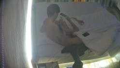 酒店偷拍 学生情侣妹子满心期待男友激烈的碰撞废才男友只知道玩游戏性能力让她大失所望 截图5