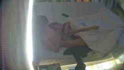 酒店偷拍 学生情侣妹子满心期待男友激烈的碰撞废才男友只知道玩游戏性能力让她大失所望 截图6