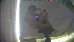 酒店偷拍 学生情侣妹子满心期待男友激烈的碰撞废才男友只知道玩游戏性能力让她大失所望 截图8