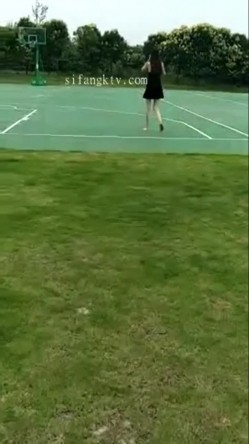 腰部以下全是腿 江苏某学校操场全裸露出 尤物操场被操户外露出啪啪强制口爆极其淫荡 截图9