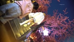（空城原创） ️大神尾随偷拍黄短裙小少妇逛公园肉丝肉臀疑似无内 ️超短裙高颜金发长腿小姐姐淡黄窄内夹成丁 截图3