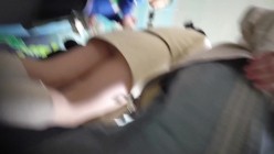 （空城原创） ️大神尾随偷拍黄短裙小少妇逛公园肉丝肉臀疑似无内 ️超短裙高颜金发长腿小姐姐淡黄窄内夹成丁 截图13