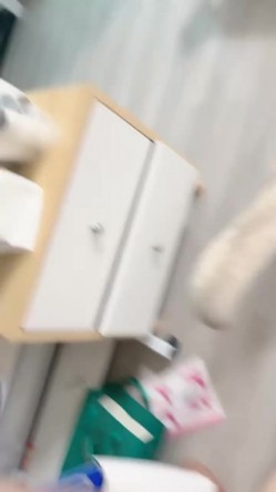 【纯情美少女】G奶御姐 巨乳翘臀 丝袜美腿 道具狂震 无套操到喷水 截图2